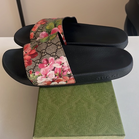 🌺🌺🌺GUCCI BLOOM SLIDES GENTLY WORN - Picture 2 of 7